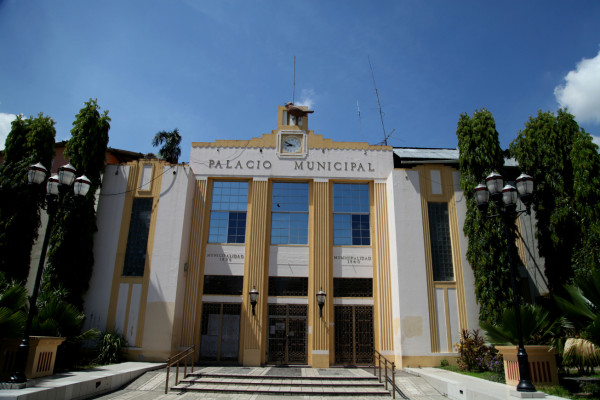 'Se debe celebrar trabajando para sacar adelante el país”