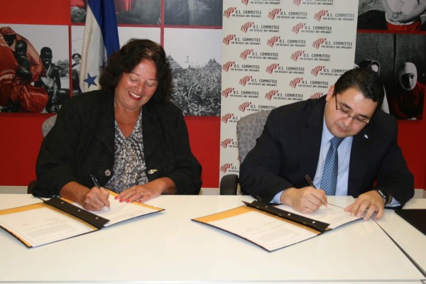 Firman convenio para dar asistencia legal a hondureños en EUA