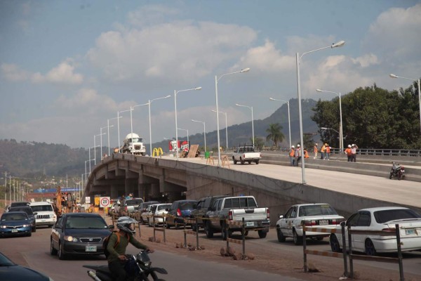 Habilitado puente a desnivel de El Trapiche en Tegucigalpa