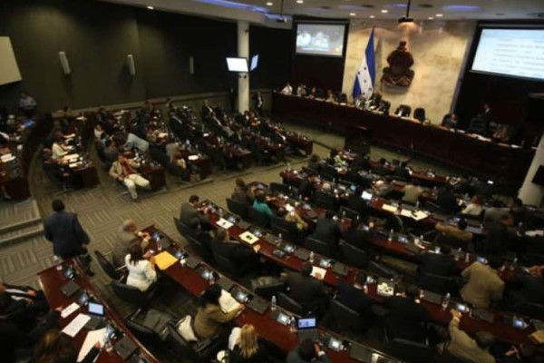 Congreso de Honduras vuelve a la normalidad este miércoles