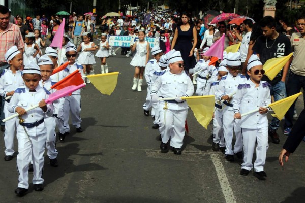 Desde hoy 32,800 niños le rinden honor a la patria
