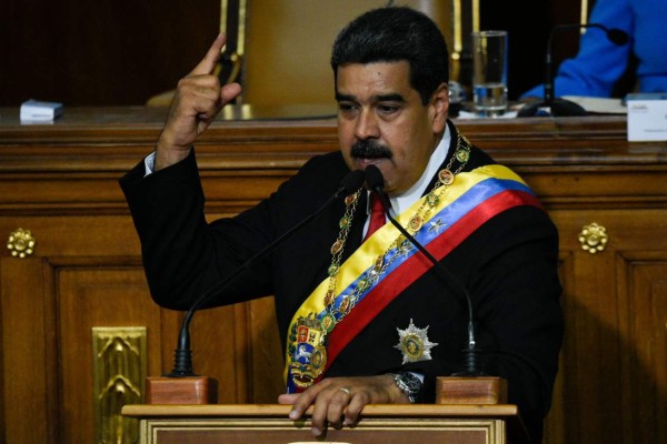 Maduro promete derrotar sanciones de Trump al jurar como presidente reelecto