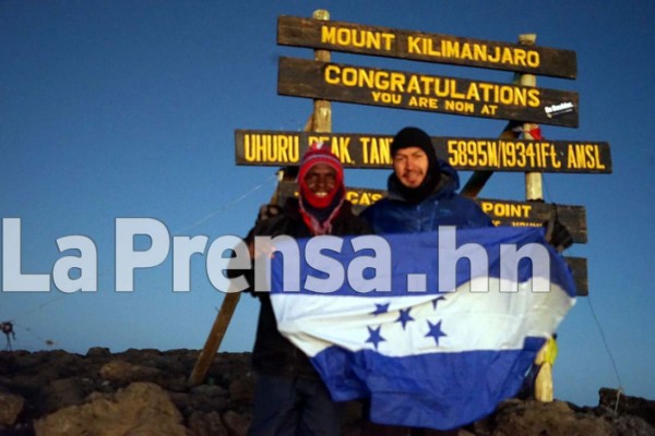 Roger Espinoza y su travesía de inicio de año en las montañas de Tanzania