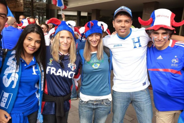 Las bellas hondureñas en el estadio Biera-Rio en Brasil