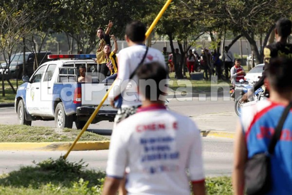 Balacera entre barras del Real España y Olimpia deja seis heridos