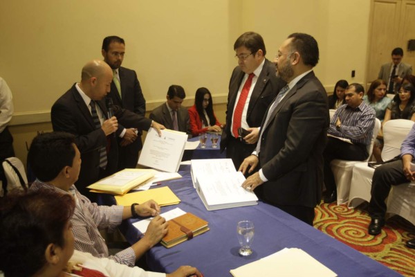 Enee recibe ofertas para operar sistema de distribución