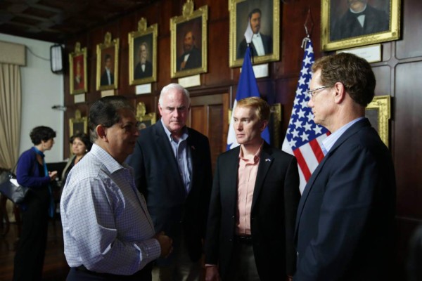 Gobierno hondureño y congresistas de EUA hablan sobre migración