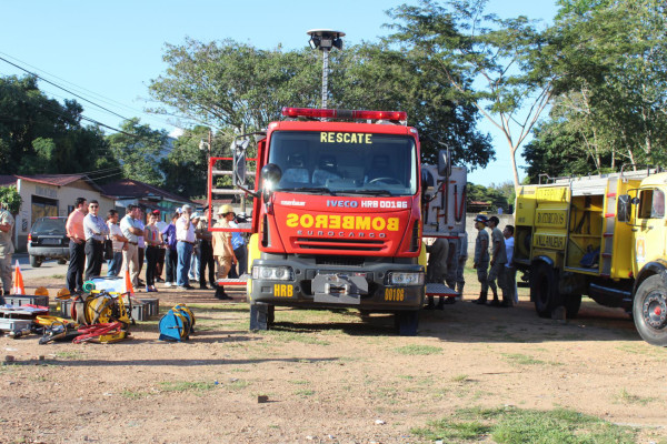 Alcaldía de Villanueva entrega unidad de rescate a los bomberos