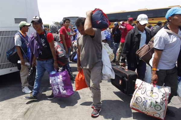 Migrantes hondureños quedan a merced de 'La Bestia'