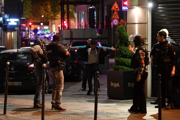 Trump: Tiroteo de París parece 'otro ataque terrorista'