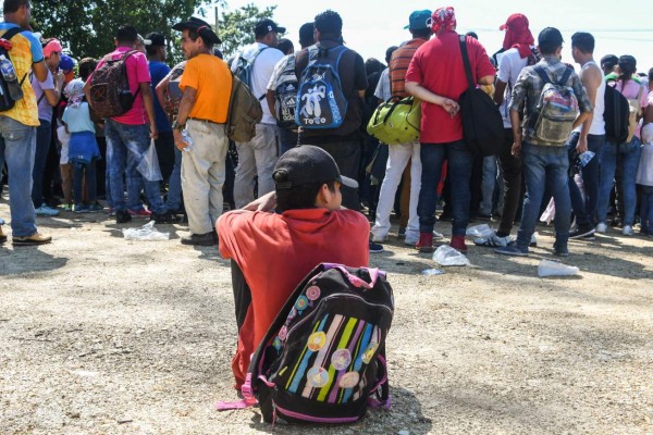 Aduana Agua Caliente: Retienen a hondureños que quieren unirse a caravana