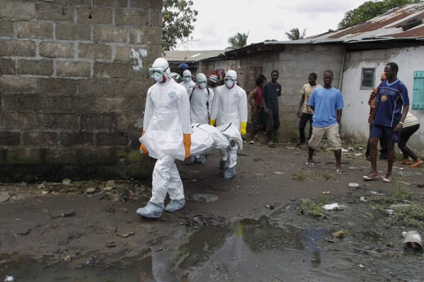 Sierra Leona registra récord de muertes por ébola en un día con 121 muertos