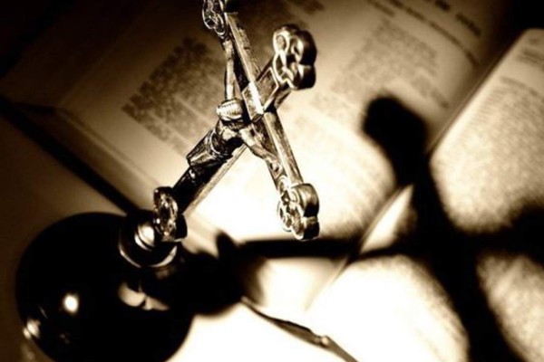 Madre exorcisó y mató a su hija tras ver un ritual en televisión