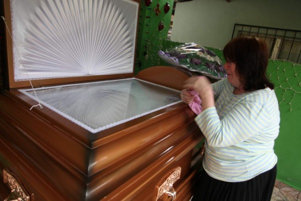 Dos días antes de morir, taxista cumplió sueño de graduar a su hija