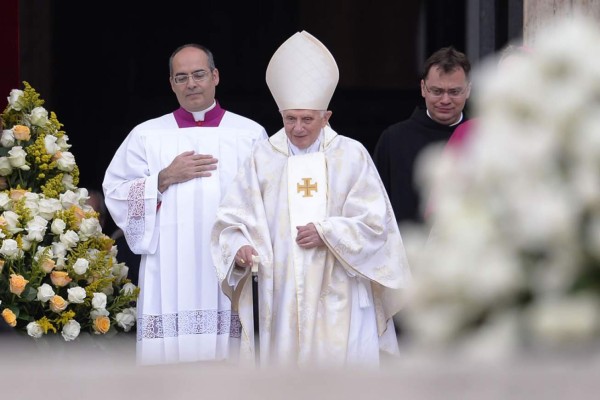 Francisco proclama santos a dos papas 'restauradores' de la Iglesia católica