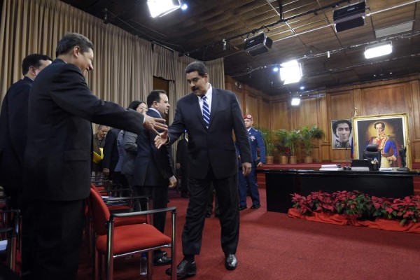 Propuesta anticrisis de Maduro no convence a venezolanos