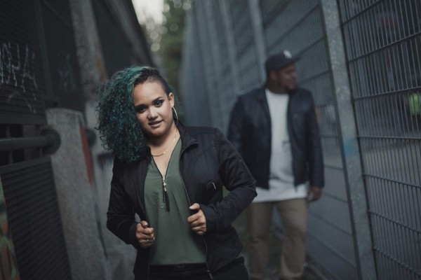 Dúo hondureño deleita con su música a Europa