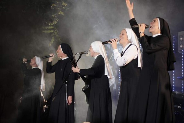 'Siervas', las monjas rockeras que harán bailar a los peregrinos