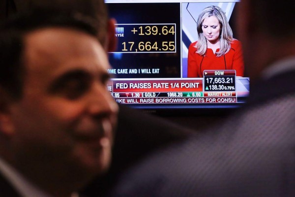 Alza de interés en EUA impacta en las remesas, los préstamos e importaciones