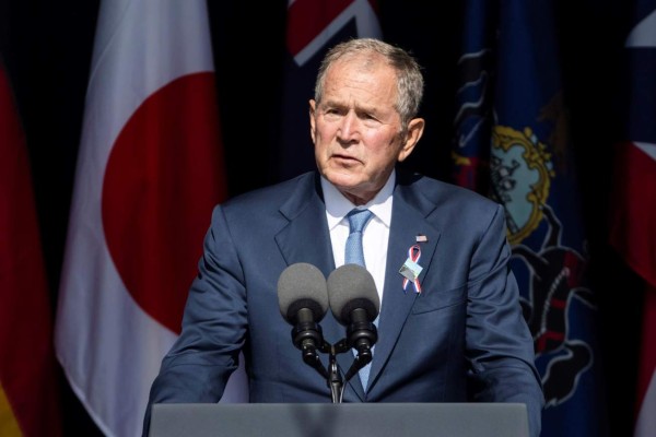 Expresidente Bush defiende luchar contra extremistas violentos dentro y fuera de EEUU