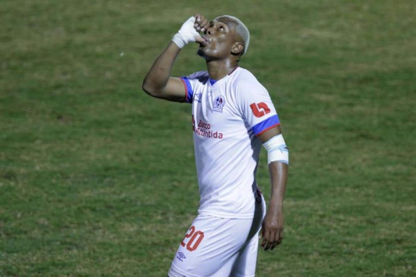 Triste noticia: Muere madre del mediocampista hondureño Deybi Flores