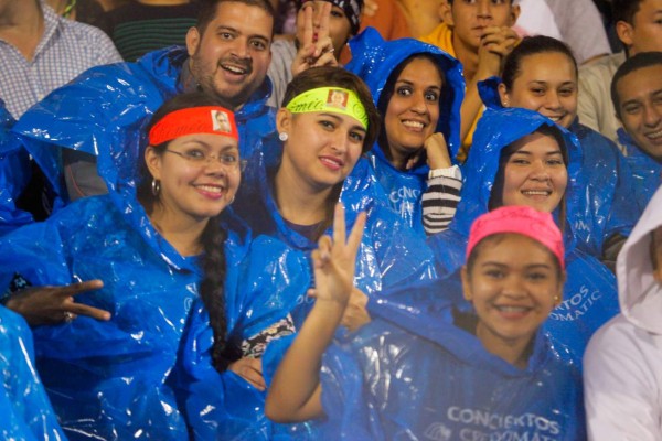 Romeo Santos flechó a las sampedranas