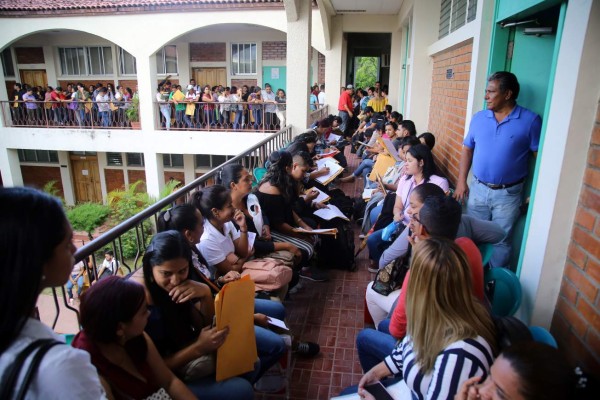 Gremios capacitarán a docentes para exámenes