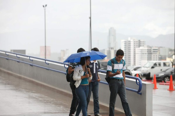Onda tropical dejará lluvias en el centro, sur y oriente de Honduras