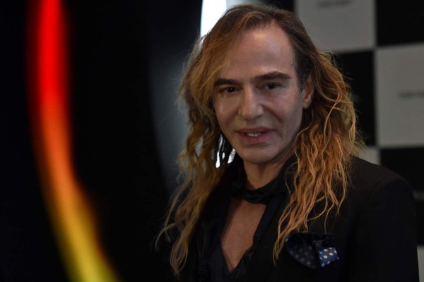 John Galliano aprendió la lección