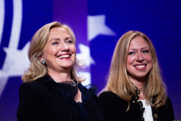 Chelsea Clinton opaca campaña de Hillary con vestido de $1500