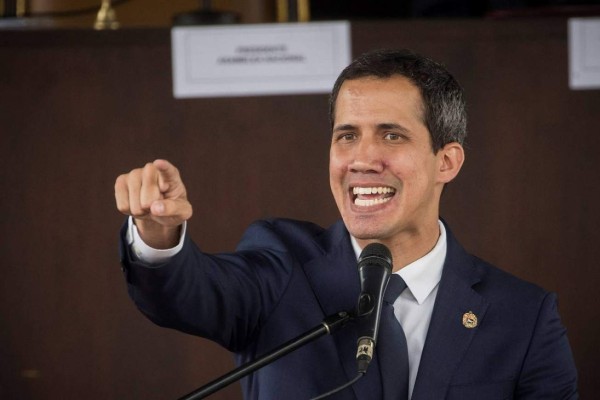 Guaidó elude hablar de firma con contratista y reta a Maduro que lo detenga