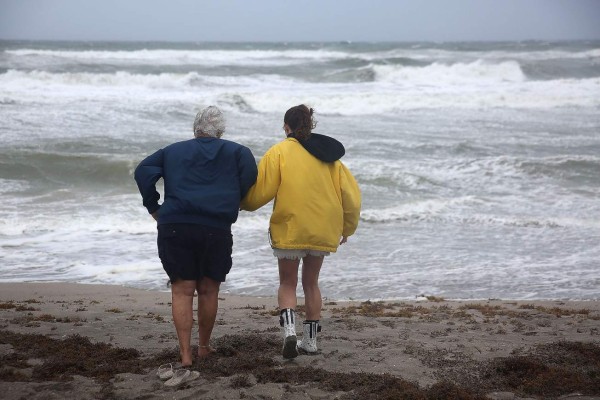 EN VIVO: Así se vive la llegada del huracán Matthew a la Florida