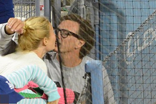 Publican fotos de Gwyneth Paltrow besando a su exnovio