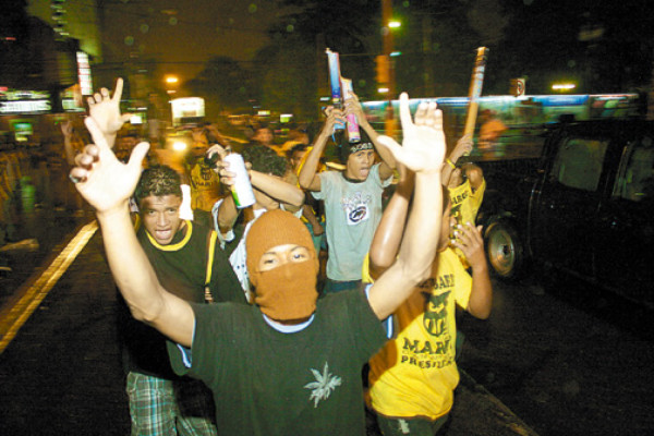 La noche en el Morazán se pintó de aurinegro