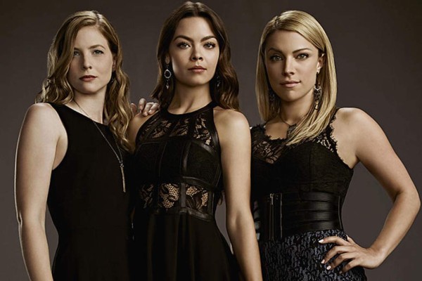 Actriz de 'Harry Potter' posa en revista para caballeros  