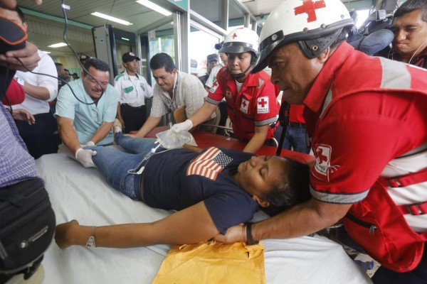 19 heridos al caer bus en hondonada