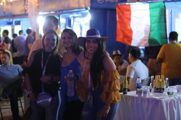 Fonseca acelera corazones en el Festival Folklórico Internacional