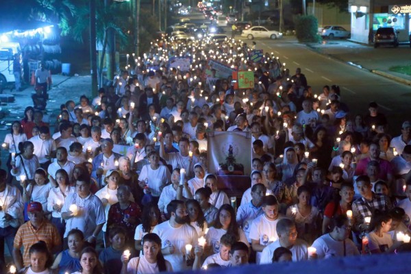 'Algunos son más fieles al fútbol y a la política que a la Iglesia”