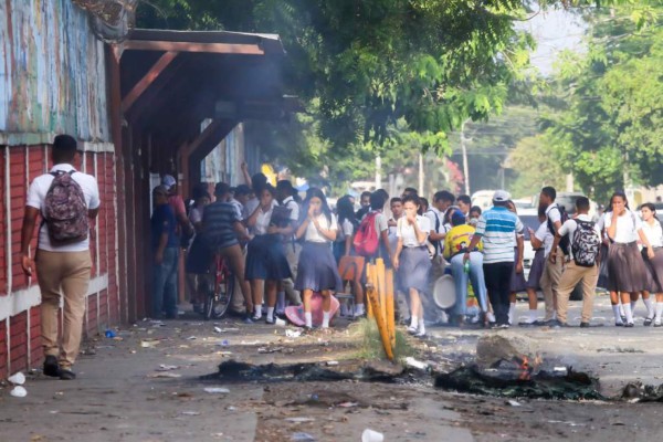 Cinco colegios de San Pedro perderán el año si continúan en protestas