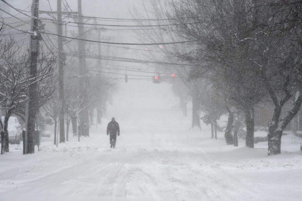 En fotos: La fuerte nevada que paraliza el noroeste de EUA