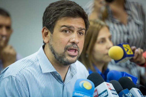 Liberan a cinco opositores venezolanos un día después del inicio del diálogo