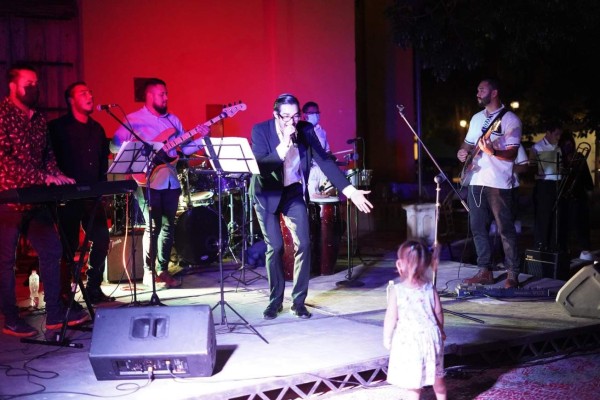 Música y pinturas enamoran a visitantes en el Gracias Convoca