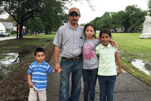 Hondureño se salva de la deportación a último minuto