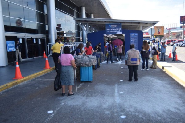 Reanudan vuelos en aeropuertos de Tegucigalpa, La Ceiba y Roatán