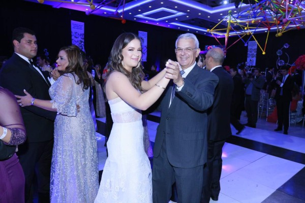 Espectacular fiesta de gala de la Escuela Internacional Sampedrana