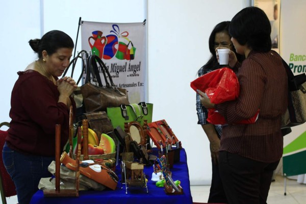 Les enseñan a los pequeños empresarios cómo negociar