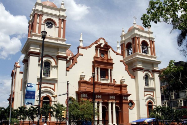 Vuelven a sonar campanas y reloj de la catedral de San Pedro