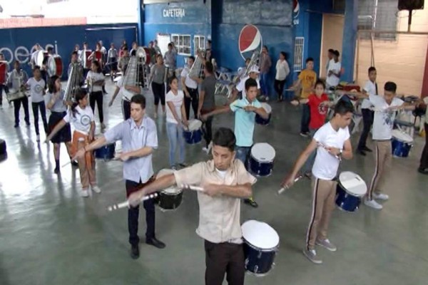 Acasula y Dolores Castro unirán sus bandas en desfiles del 15 Septiembre