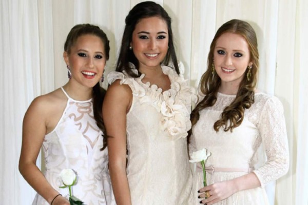 Alumnos de la EIS celebran misa de acción de gracias