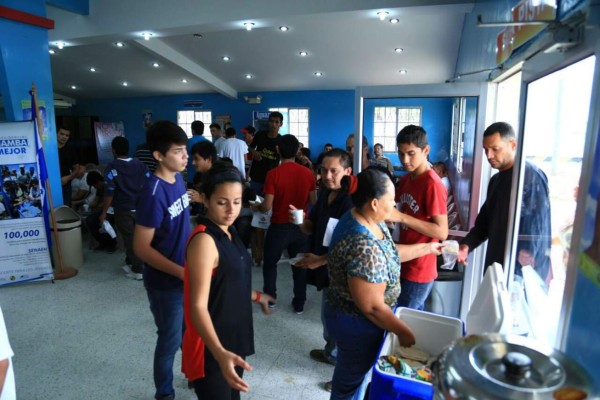 Llegan a San Pedro Sula más de 220 hondureños deportados de EUA